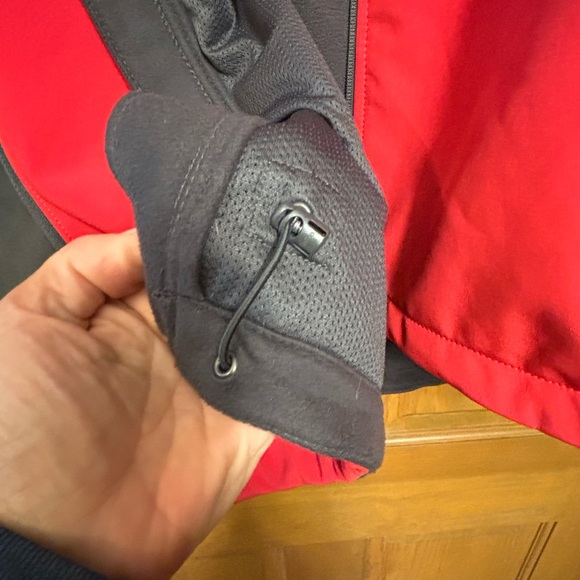 Men’s XXL North Face Jacket, red & black - Picture 6 of 7